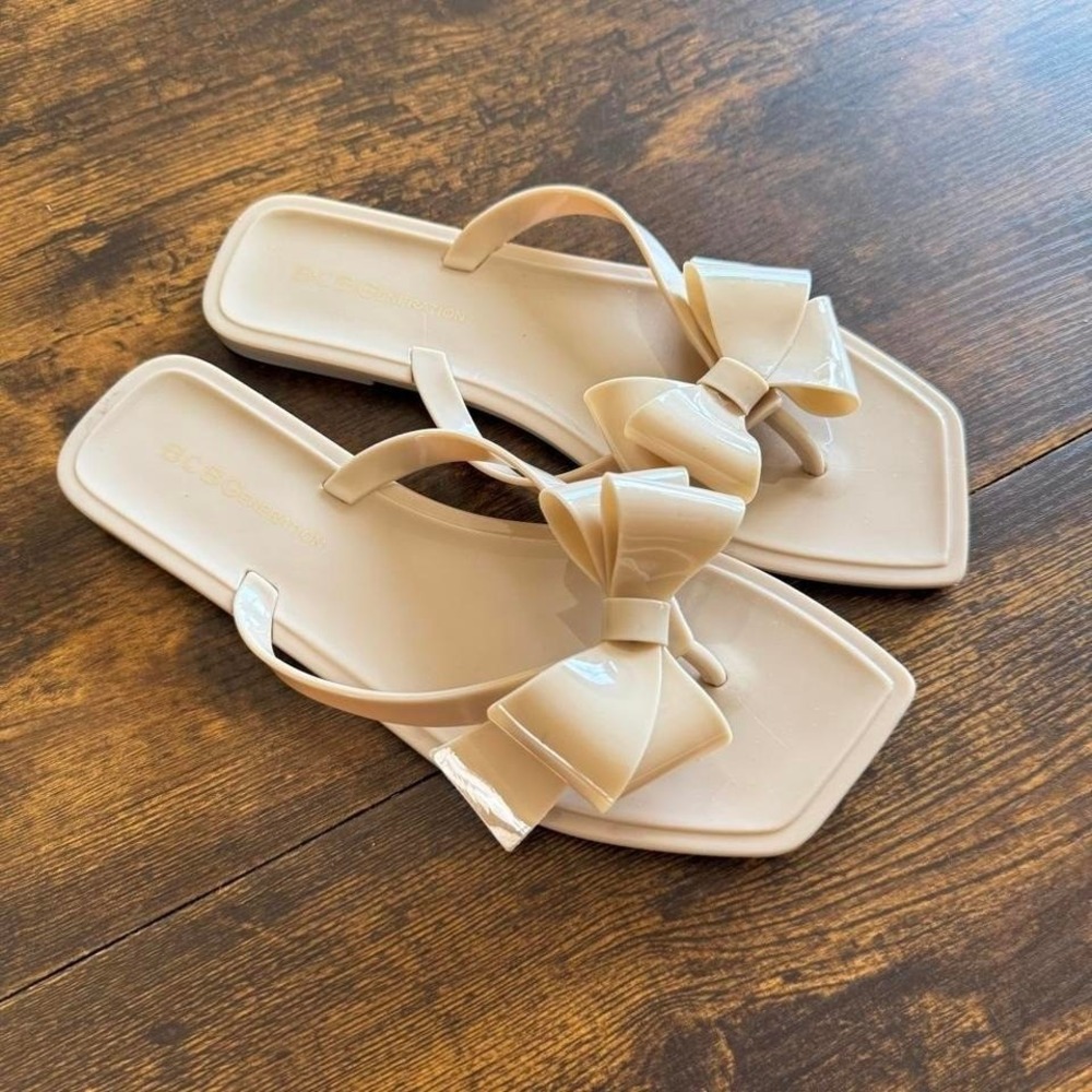 BCBGeneration Women's Sandals Size 7 Nude Jelly Bow Flip Flops